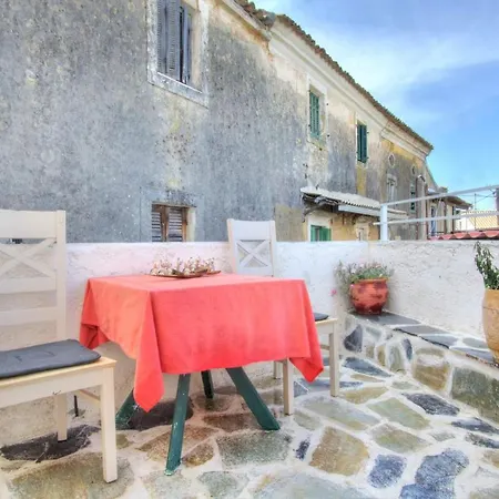 παραδοσιακό σπίτι στο χωριο *