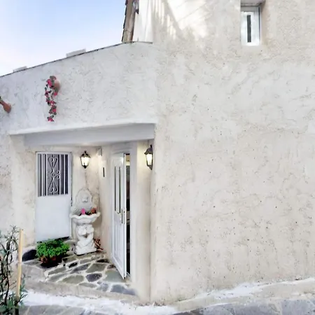 παραδοσιακό σπίτι στο χωριο *