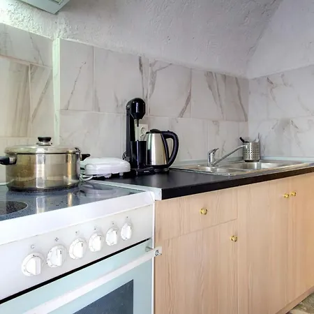 παραδοσιακό σπίτι στο χωριο * Ájoi Déka